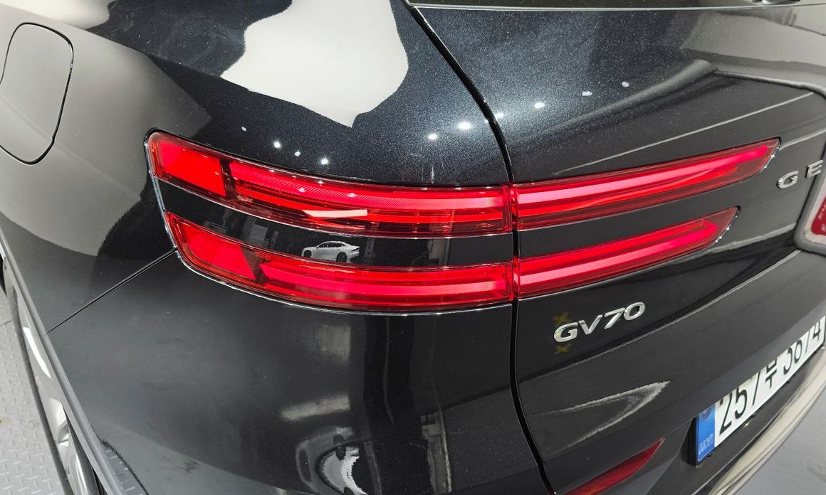 Genesis GV70 2025