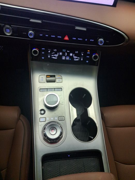 Genesis GV70 2025