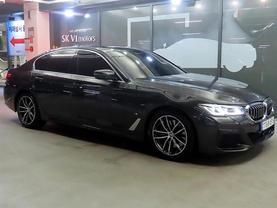 BMW 5-Series 2023