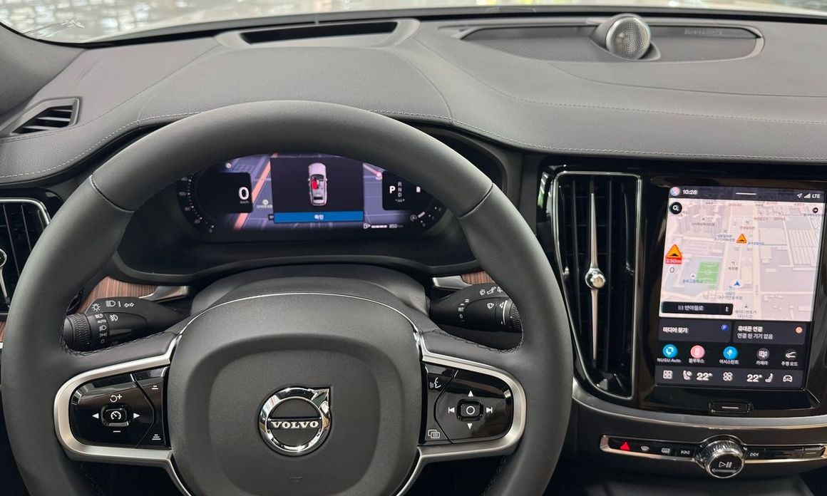 Volvo V60 2025