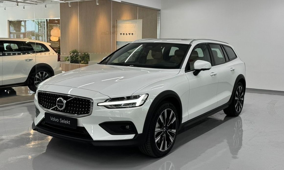 Volvo V60 2025