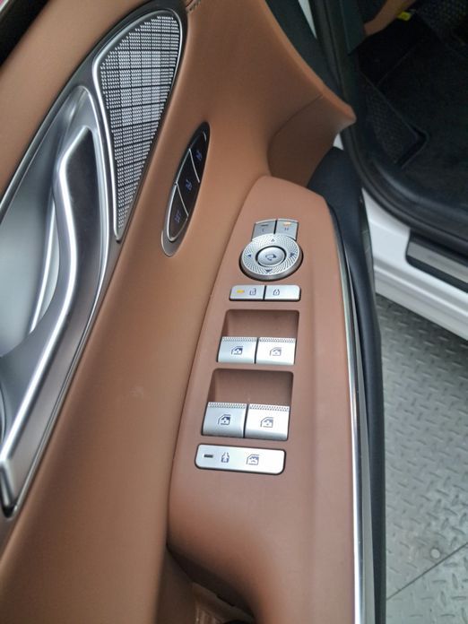 Genesis GV70 2025