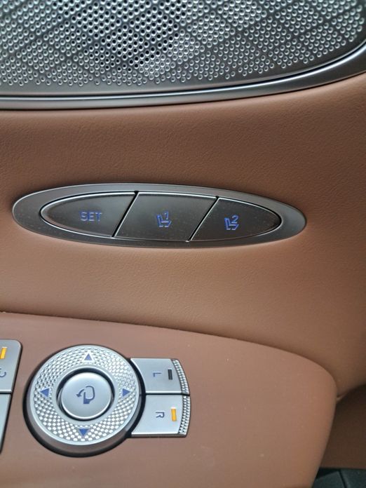 Genesis GV70 2025
