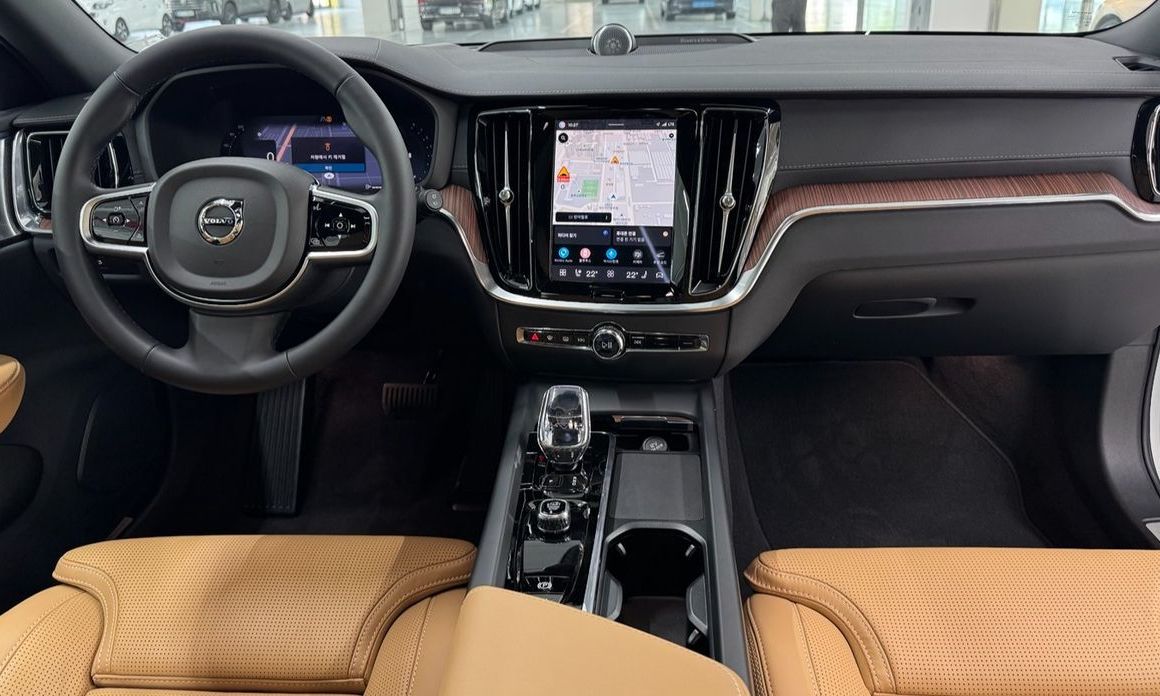 Volvo V60 2025