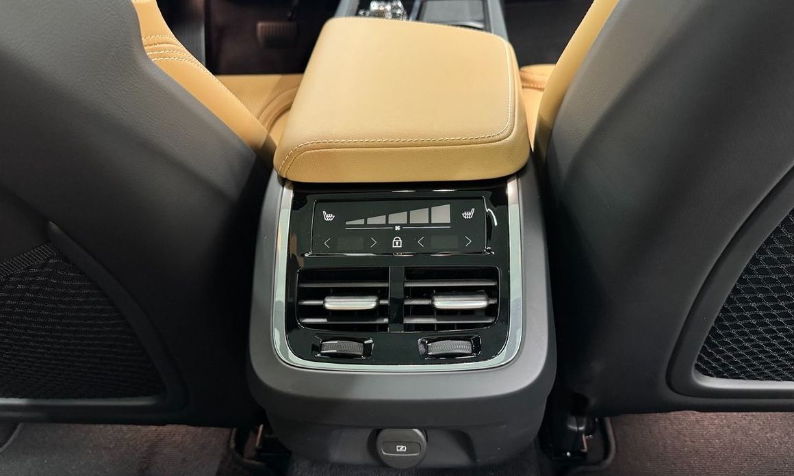 Volvo V60 2025