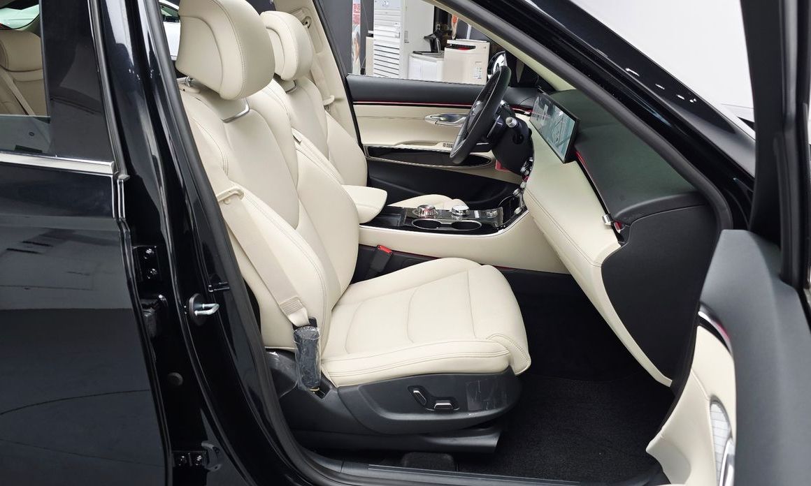 Genesis GV70 2025