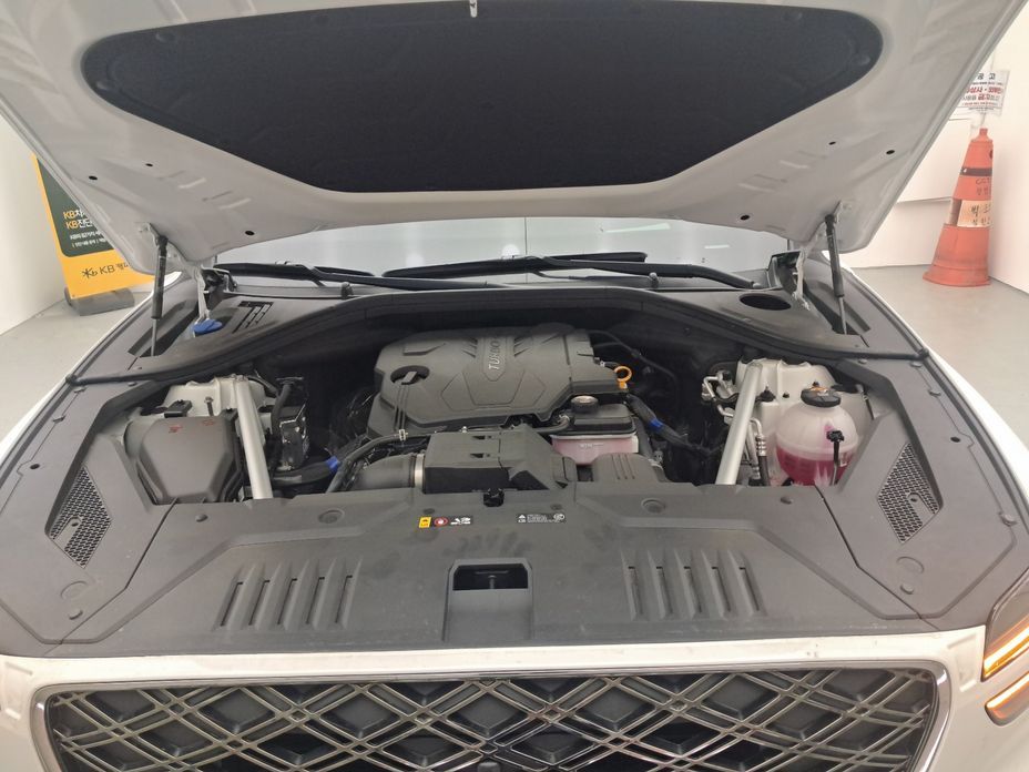 Genesis GV70 2025