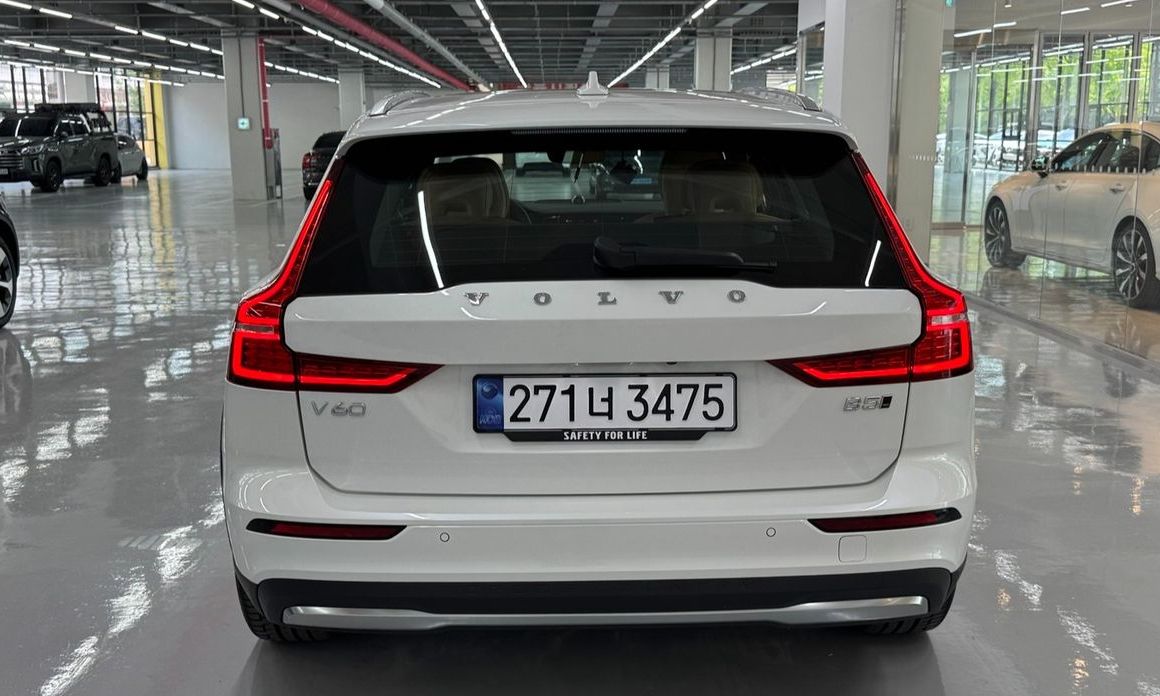 Volvo V60 2025
