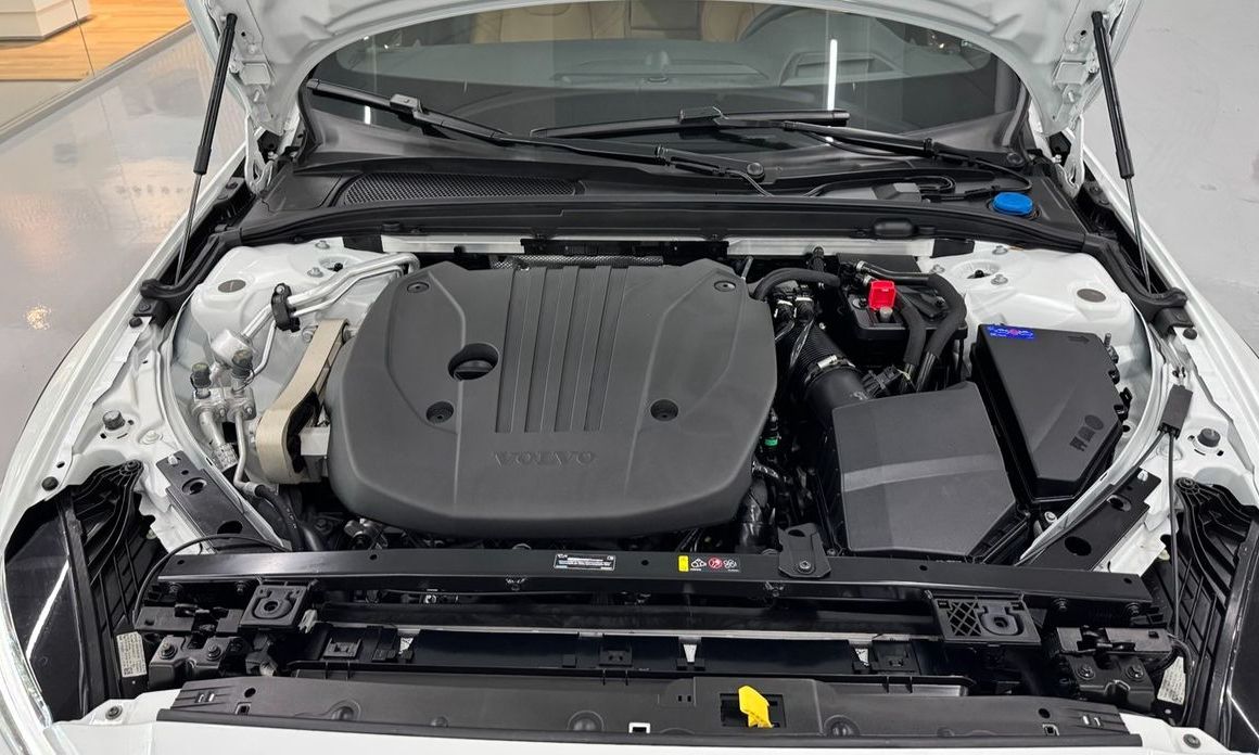 Volvo V60 2025