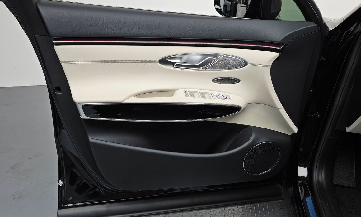 Genesis GV70 2025