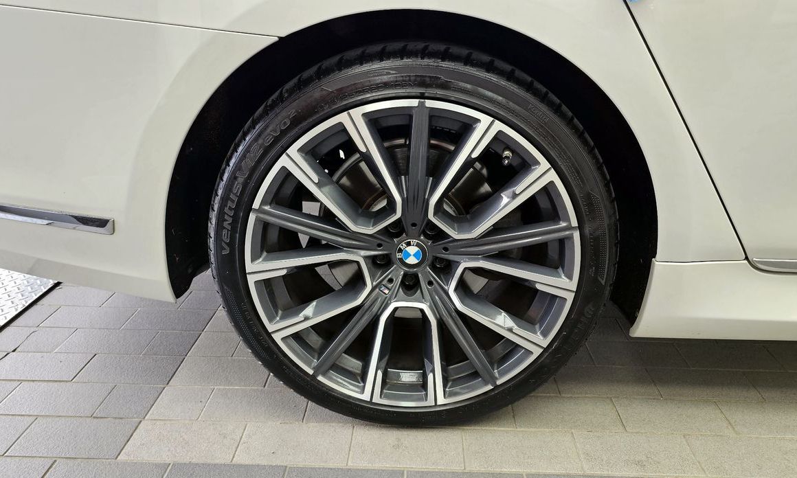 BMW 7-Series 2020