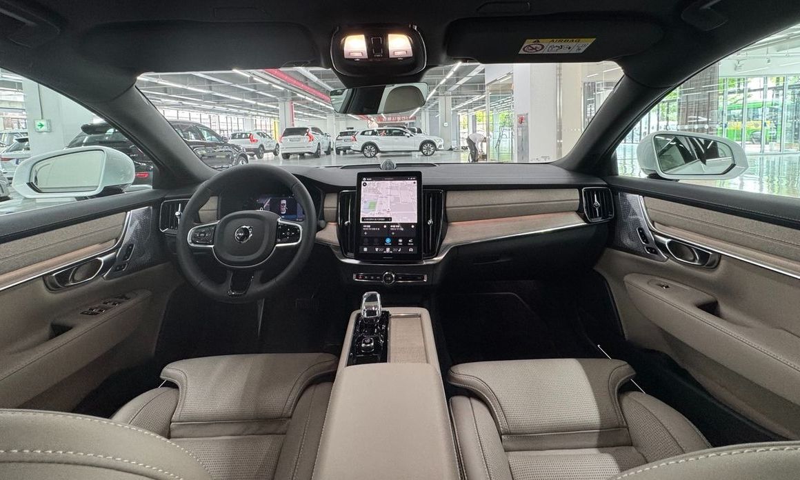 Volvo S90 2026