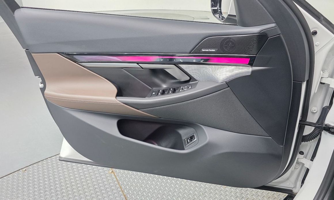 BMW 5-Series 2025
