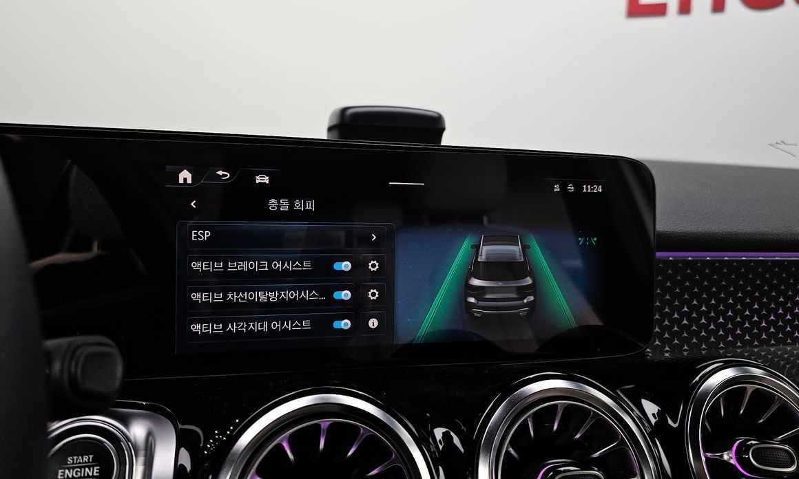 Mercedes-Benz GLB-Class 2024