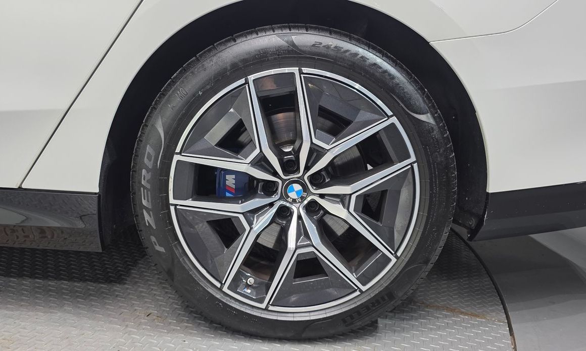 BMW 5-Series 2025
