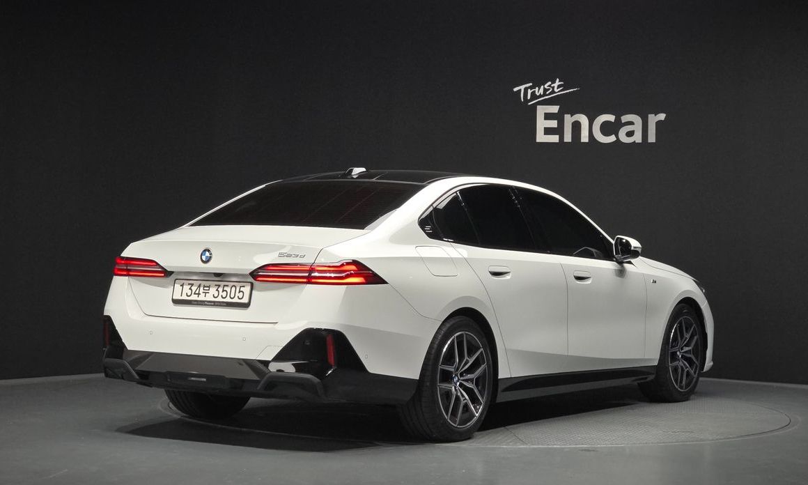 BMW 5-Series 2025