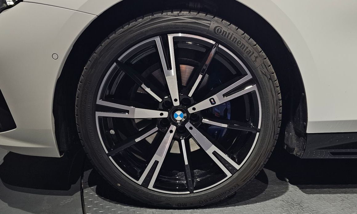 BMW 5-Series 2025