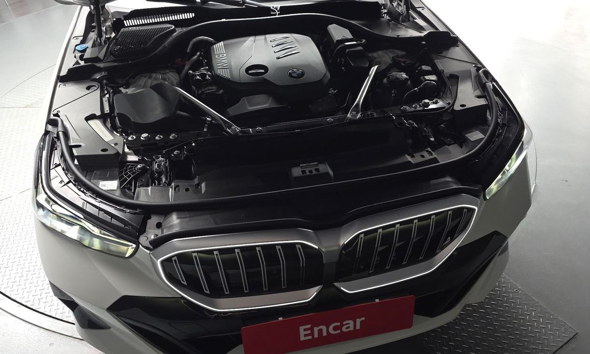 BMW 5-Series 2025