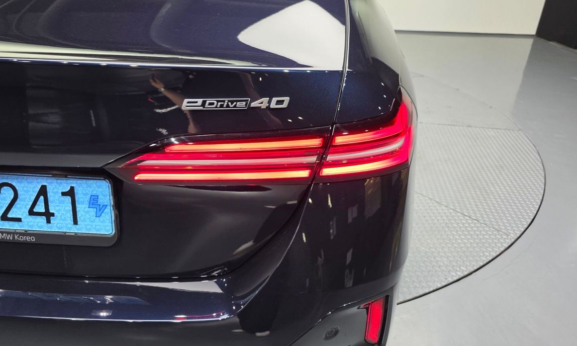 BMW i5 2024