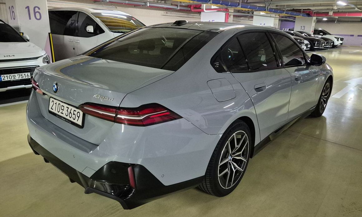 BMW 5-Series 2025