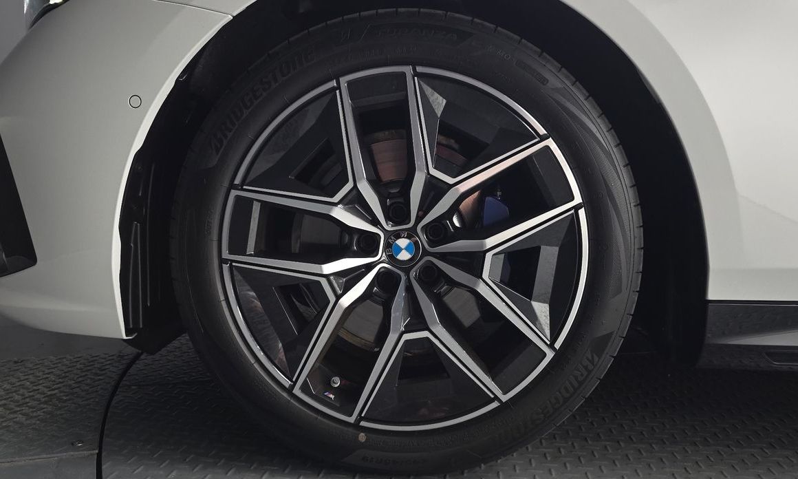 BMW 5-Series 2025