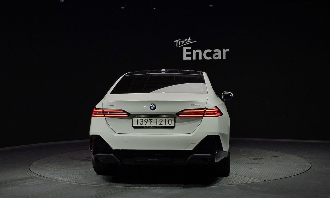 BMW 5-Series 2025