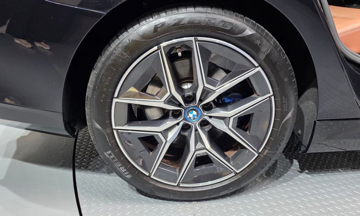 BMW i5 2024