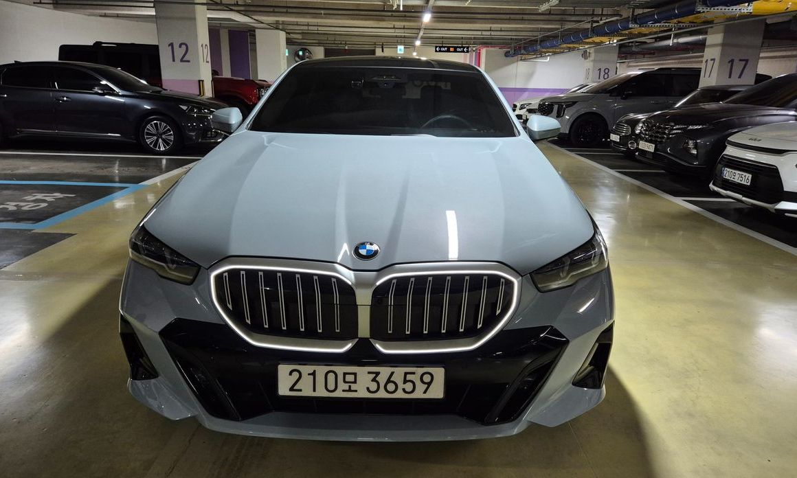 BMW 5-Series 2025