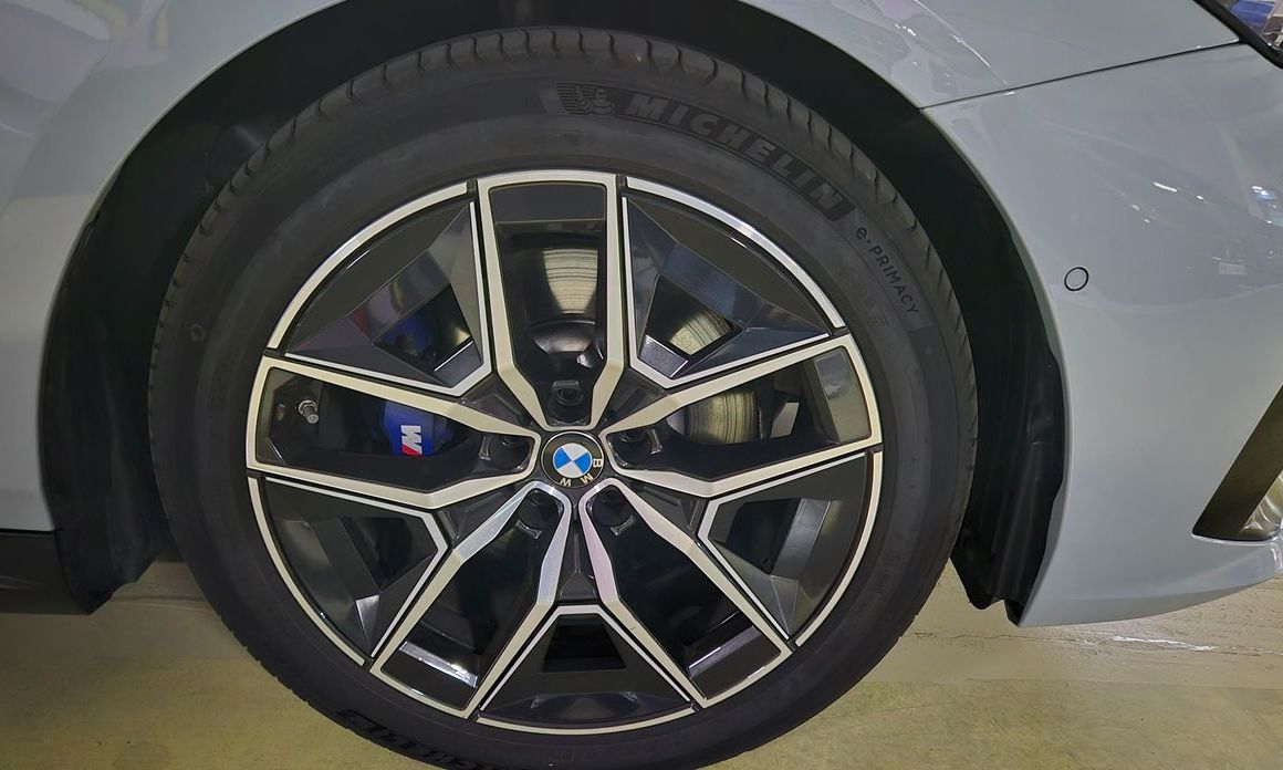 BMW 5-Series 2025