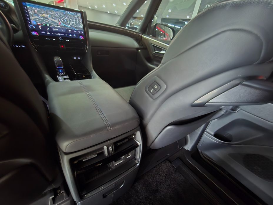 Toyota Alphard 2024