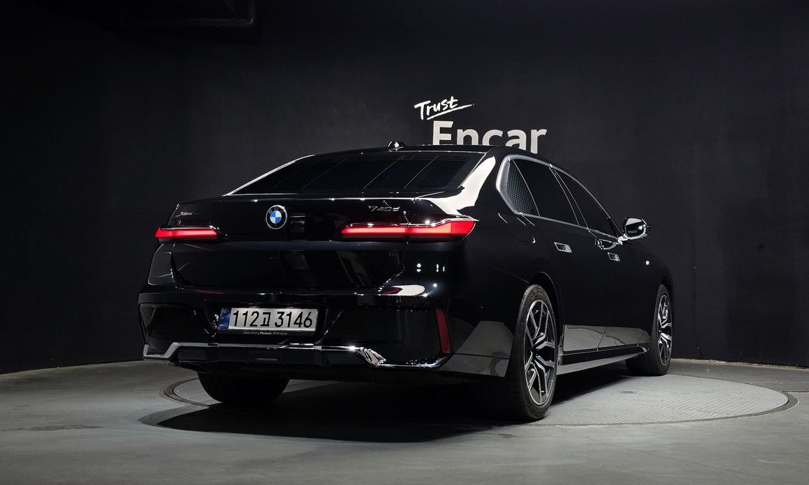 BMW 7-Series 2024