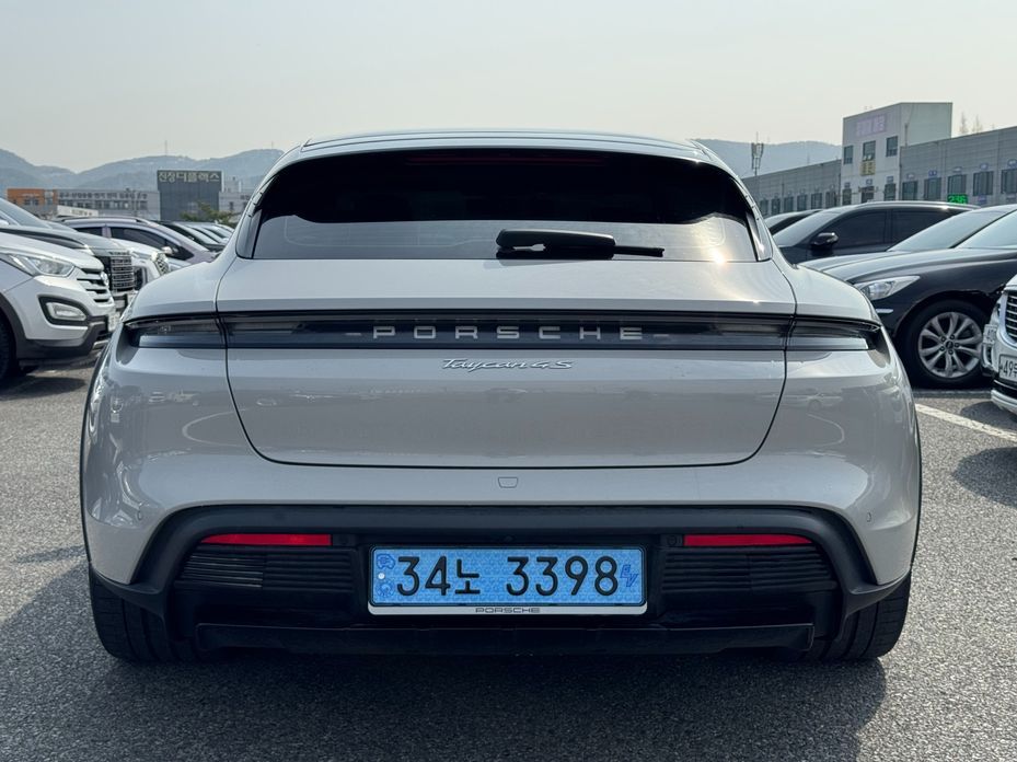 Porsche Taycan 2024