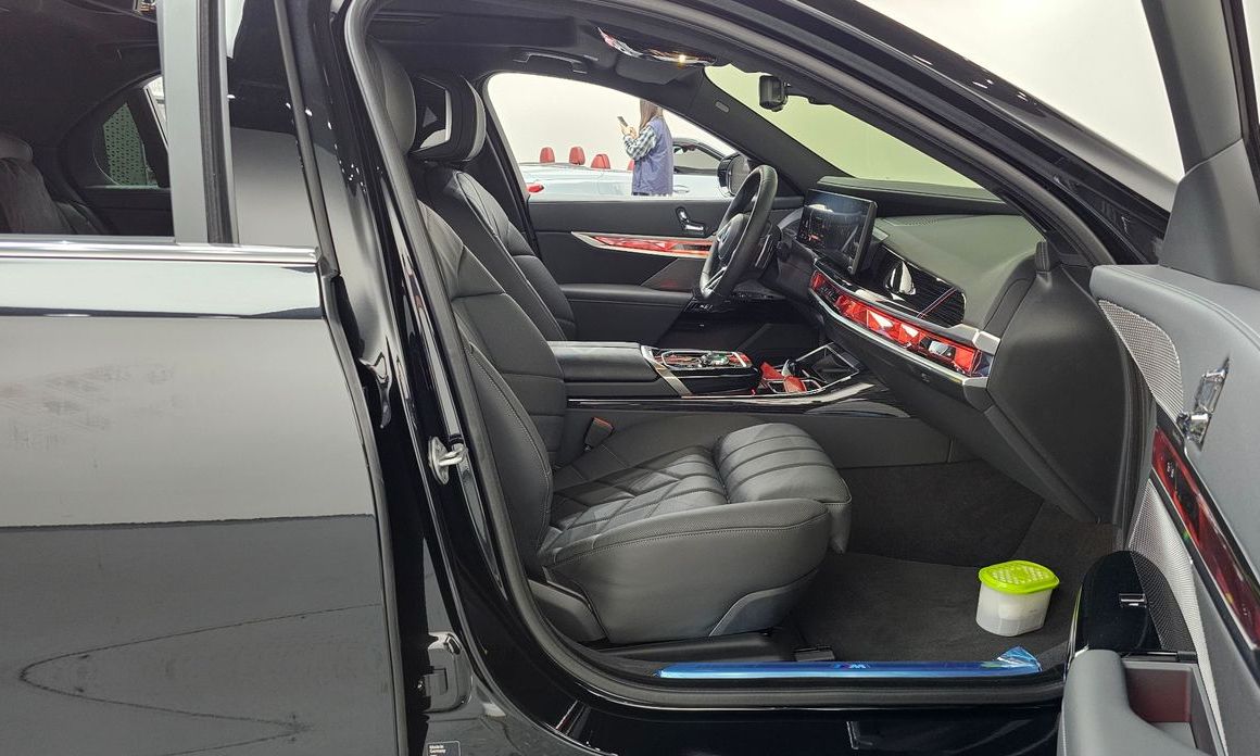 BMW 7-Series 2025