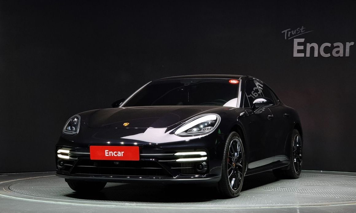 Porsche Panamera 2023