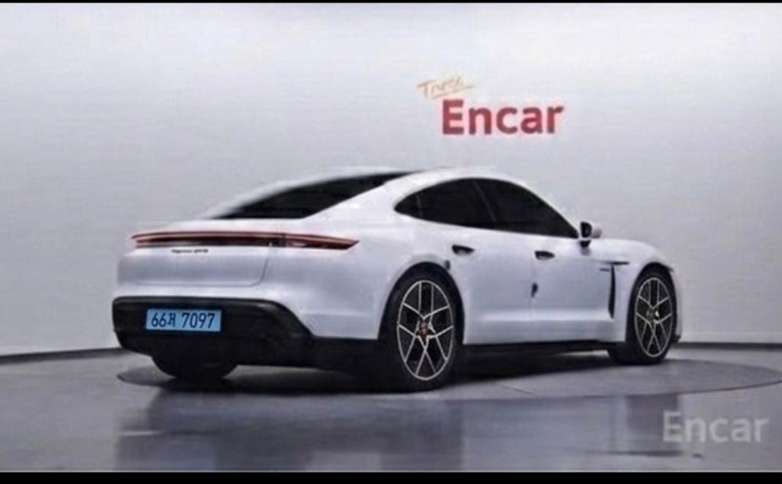 Porsche Taycan 2025