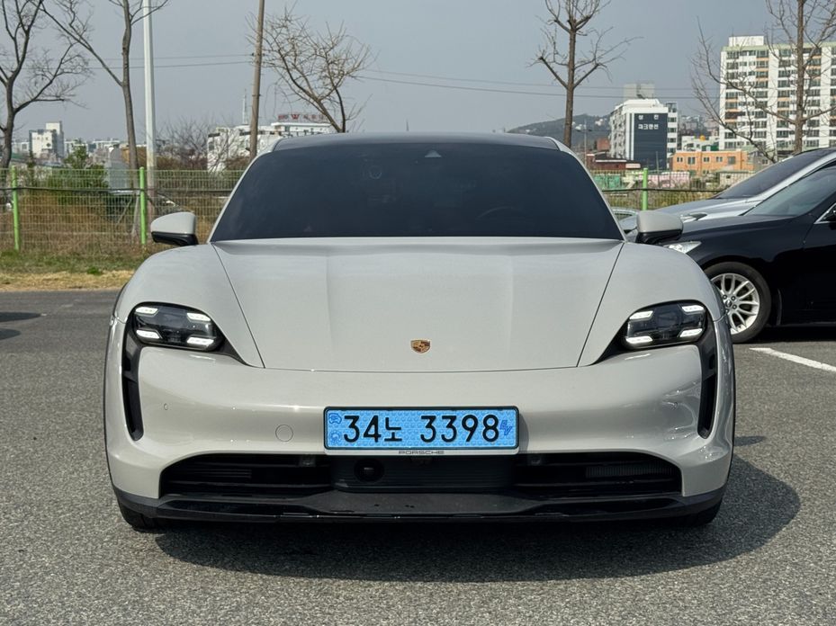 Porsche Taycan 2024