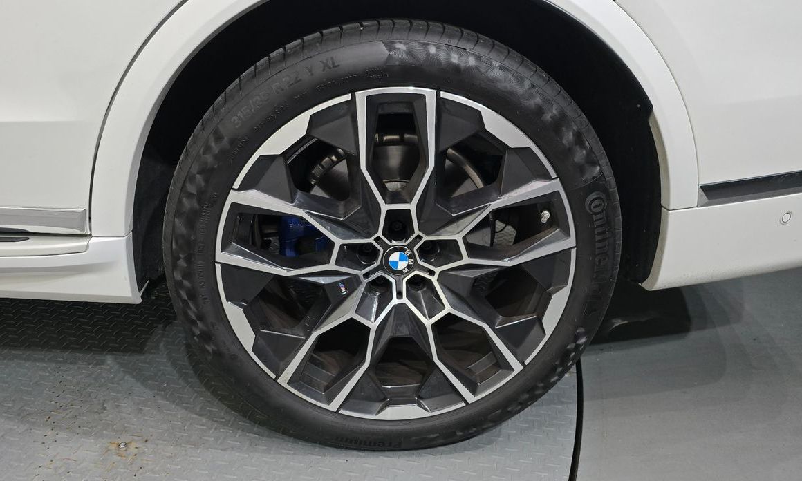 BMW X7 2025