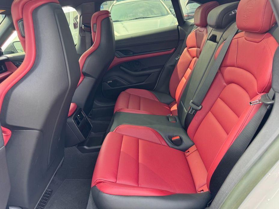 Porsche Taycan 2024