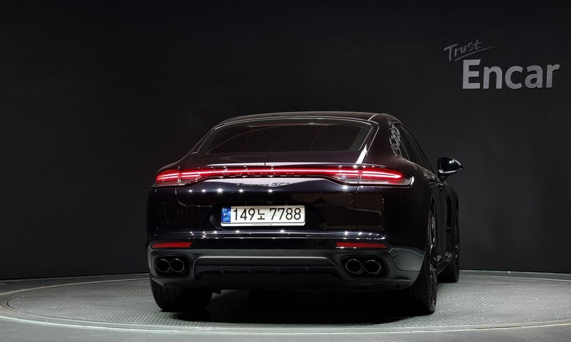 Porsche Panamera 2023