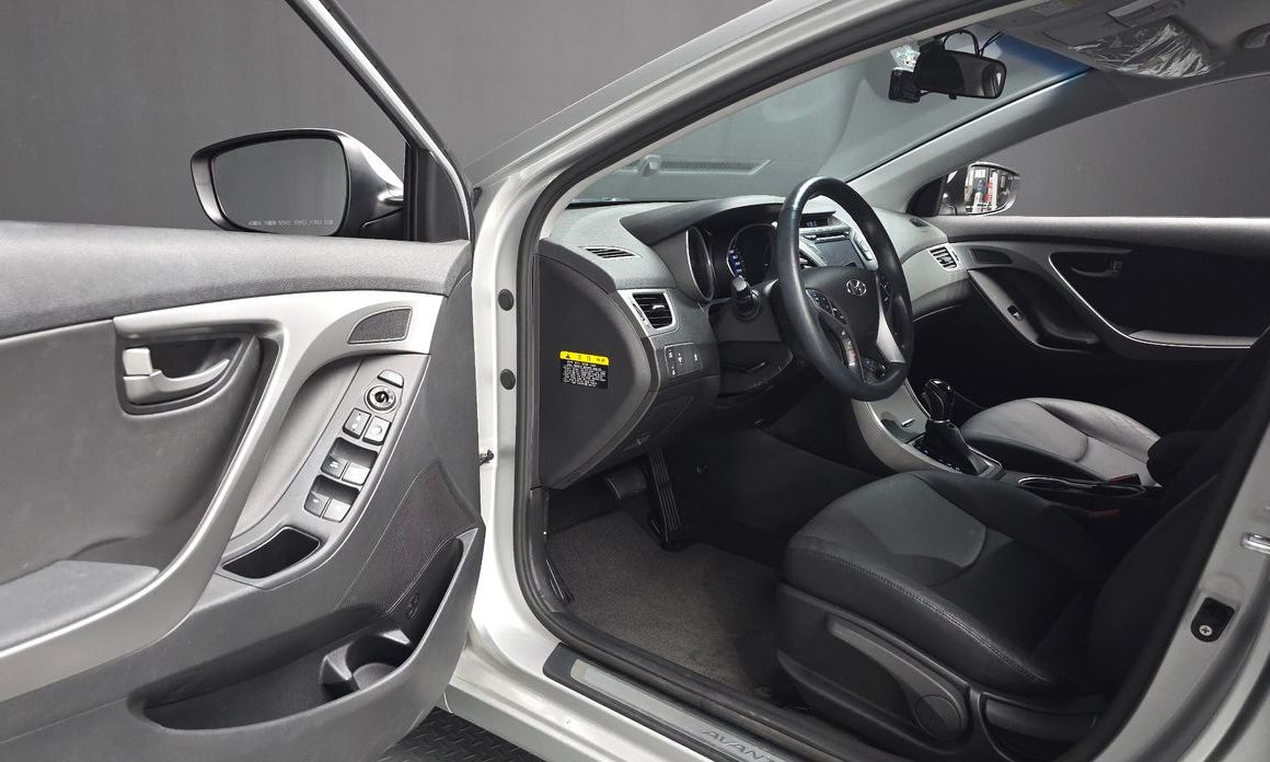 Hyundai AVANTE 2016