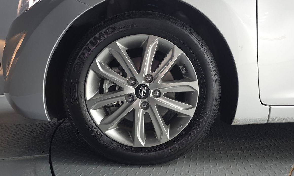 Hyundai AVANTE 2016