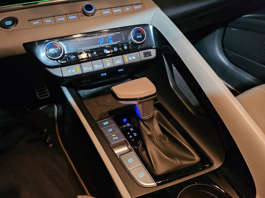 Hyundai AVANTE 2021