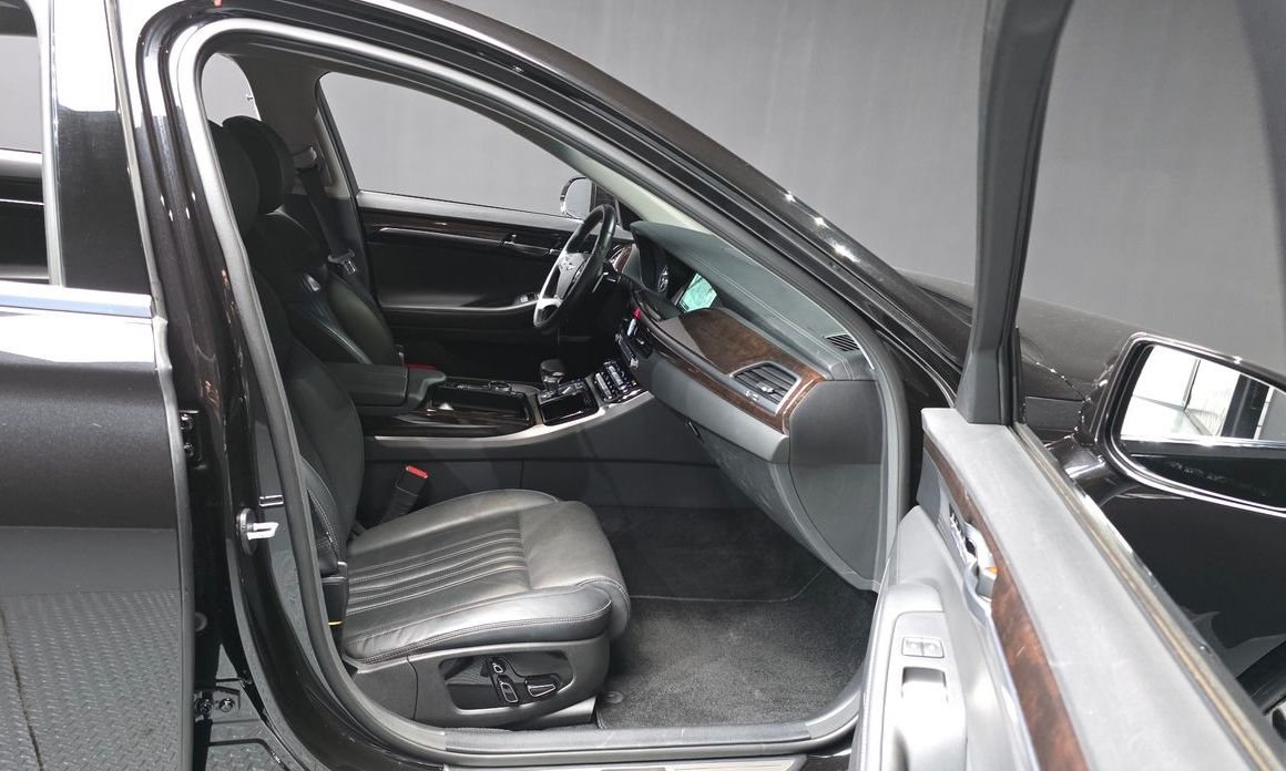 Genesis EQ900 2018