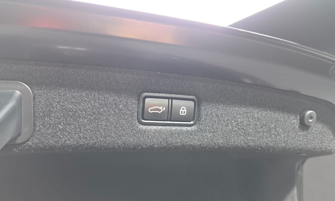 Genesis EQ900 2018