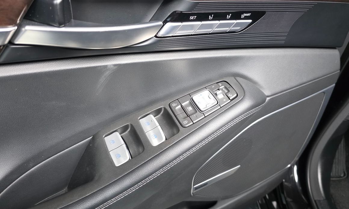 Genesis EQ900 2018