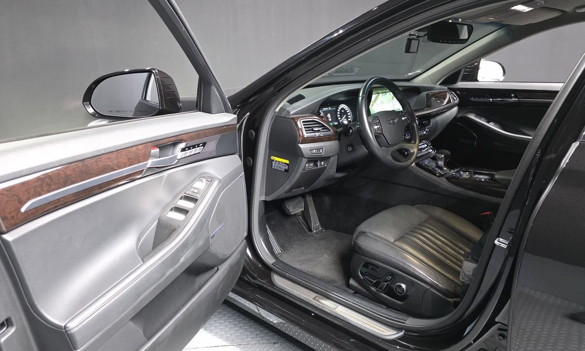 Genesis EQ900 2018