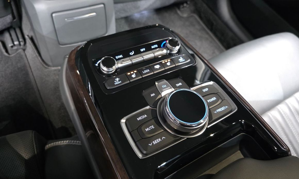 Genesis EQ900 2018