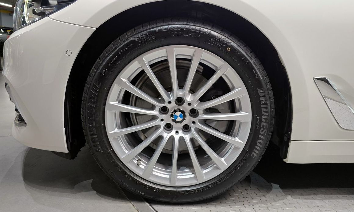 BMW 5-Series 2019