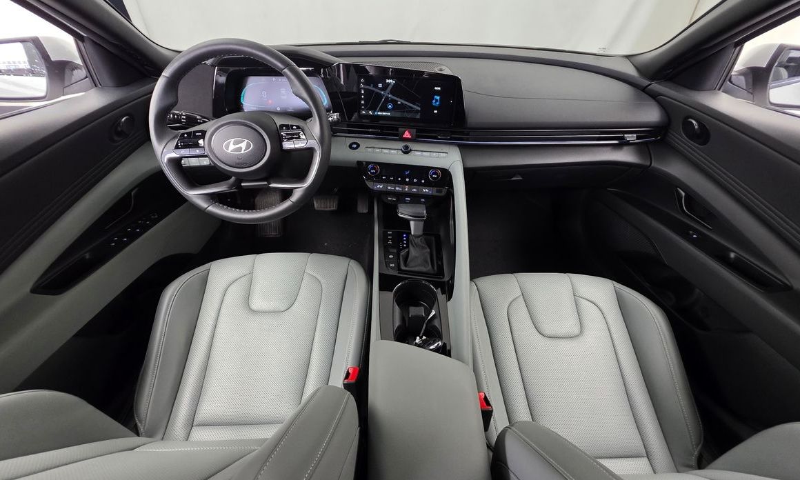 Hyundai AVANTE 2025