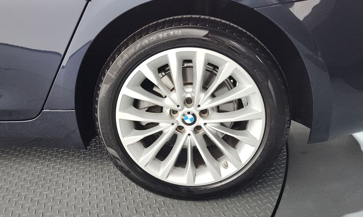 BMW 5-Series 2019